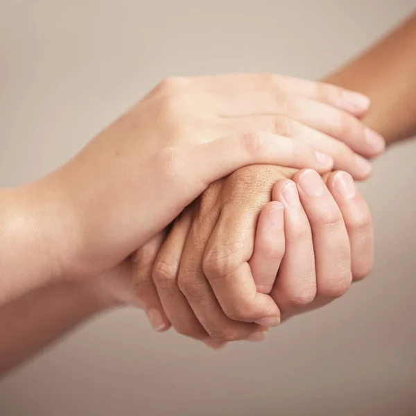 Empathie Hulp Liefde Met Mensen Die Elkaars Hand Vasthouden Comfort — Stockfoto