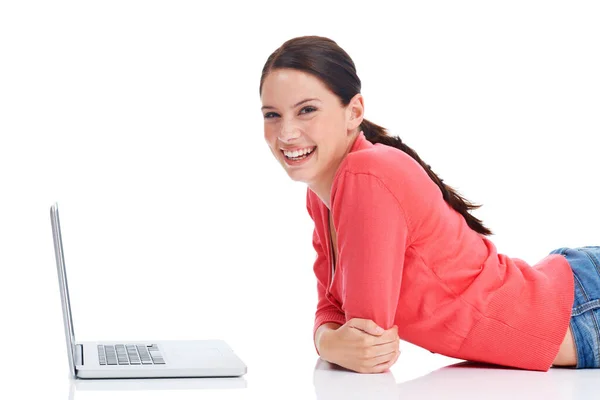 Laptop Στούντιο Πορτρέτο Και Ευτυχισμένη Γυναίκα Στο Πάτωμα Κάνει Internet — Φωτογραφία Αρχείου