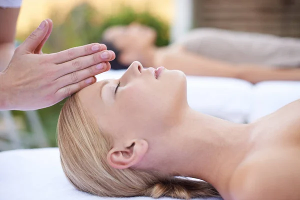 Reiki Massage Face Woman Beauty Salon Health Wellness Luxury Skincare — Stock Photo, Image