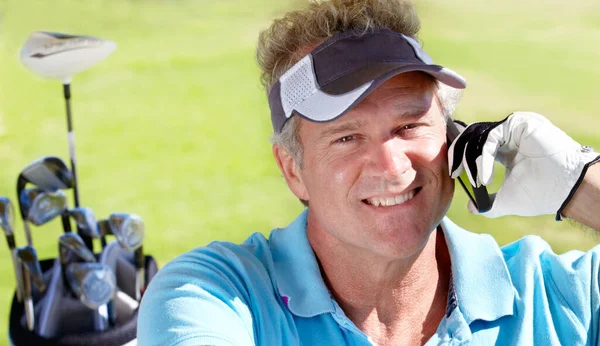 Golfaren Man Telefon Och Glad Utomhus Samtal Golfbana Senior Person — Stockfoto