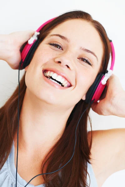 Słuchawki Muzyczne Szczęśliwa Twarz Portret Kobiety Słuchając Zabawy Piosenki Dziewczyny — Zdjęcie stockowe