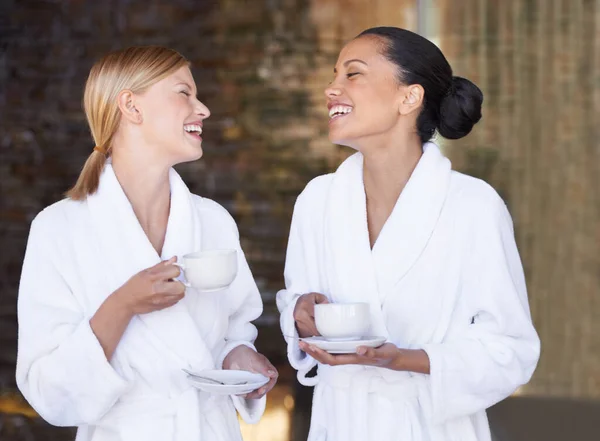 Gesundheit Gespräche Und Kaffeetrinken Wellnessbereich Vor Luxus Schönheit Und Selbstpflege — Stockfoto
