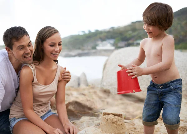 Bambino Famiglia Castello Sabbia Spiaggia Estate Divertimento Viaggi Vacanze Con — Foto Stock