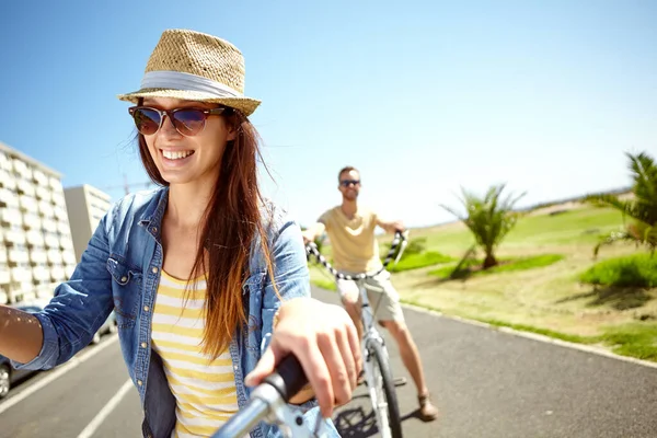 Love Bicycle Travel Couple Cycling Happy Enjoy Outdoor Time Together — Stock Photo, Image