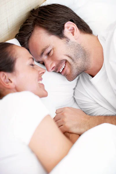 You Always Make Laugh Portrait Young Couple Lying Bed Laughing — Stock Photo, Image