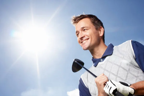 Golf Için Harika Bir Gün Mavi Gökyüzüne Karşı Golf Sopasını — Stok fotoğraf