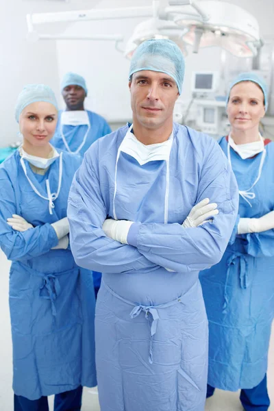 Бороться Свое Здоровье Благополучие Портрет Серьезной Команды Медицинских Хирургов Стоящих Стоковая Картинка