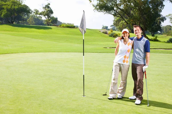 Golfing Couple Standing Putting Green Full Length Golfing Couple Standing — Stock Photo, Image