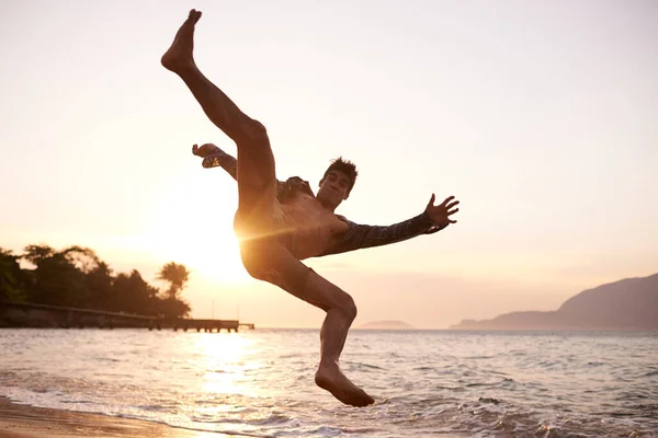 Conseguir Ranura Joven Bailando Playa —  Fotos de Stock