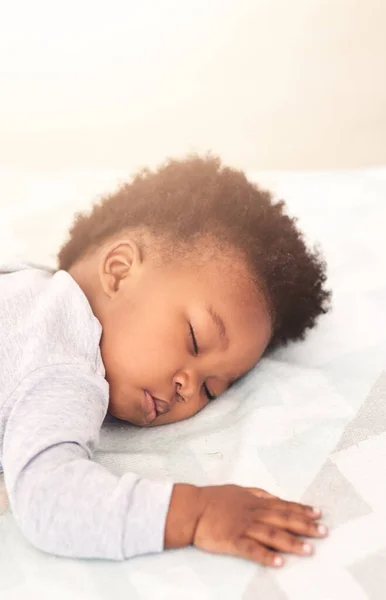 Schattig Bed Baby Slapen Huis Deken Voor Rust Dutje Tijd — Stockfoto
