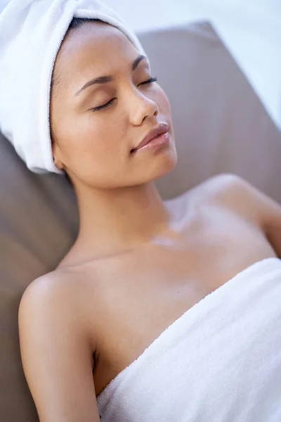 Cliënt Relax Vrouw Met Luxe Schoonheid Huidverzorging Met Massage Rust — Stockfoto