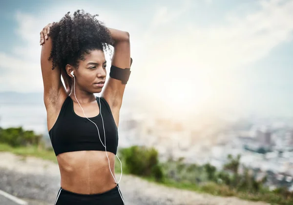 Spor Kadın Dışarıda Koşmak Için Kolları Esnetme Sağlık Egzersiz Kardiyo — Stok fotoğraf