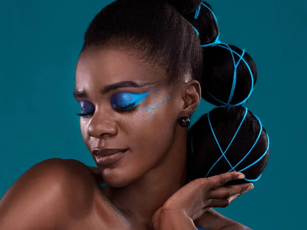 Gesicht Hand Und Haare Mit Einer Modellierten Schwarzen Frau Studio — Stockfoto