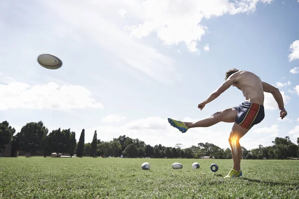 Rugby Man Knee Pain Injury Field Fitness Training Game Kicking — Stock Photo, Image