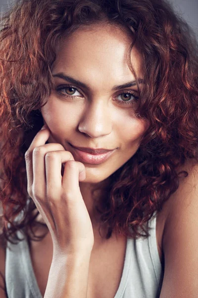 Face Beauty Portrait Woman Smile Studio Confident Beautiful Gorgeous Gray — Stock Photo, Image