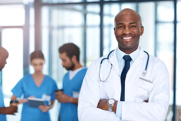 Líder Homem Retrato Médico Hospital Saúde Clínica Com Enfermeiros Especialistas — Fotografia de Stock