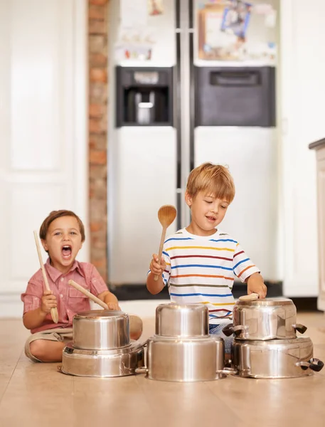 Rock Panelas Tambores Com Crianças Cozinha Para Imaginação Fantasia Jogos — Fotografia de Stock