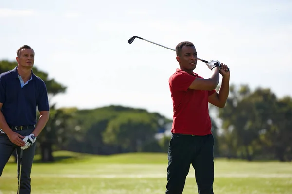 Dobří Následovníci Dělají Velký Rozdíl Dva Pohlední Muži Hrající Golf — Stock fotografie
