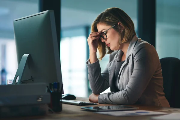 Burnout Estrés Mujer Negocios Oficina Fatiga Cansancio Mientras Trabaja Hasta — Foto de Stock