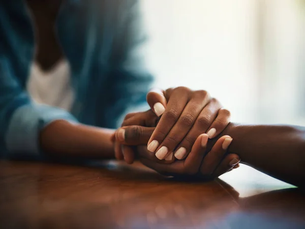 Empatía Amor Apoyo Con Los Amigos Tomados Mano Para Comodidad —  Fotos de Stock