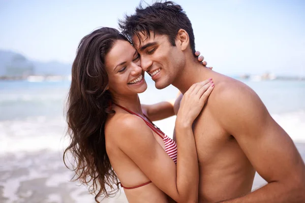 Ausflüge Den Strand Ein Junges Paar Genießt Einen Strandurlaub — Stockfoto