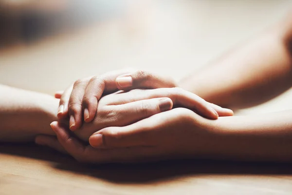 Gebed Empathie Steun Met Mensen Die Elkaars Hand Vasthouden Comfort — Stockfoto