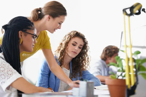 Engenharia Mulheres Treinamento Mentor Planejando Projeto Conversando Com Liderança Reunião — Fotografia de Stock