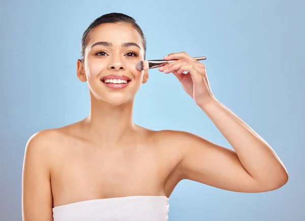 Använd Makeup För Att Framhäva Ditt Ansikte Inte Dölja Det — Stockfoto