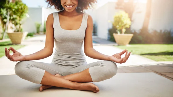 Šťastná Žena Ruce Jóga Meditaci Pro Duševní Wellness Nebo Zdravé — Stock fotografie