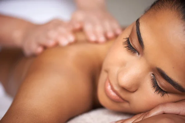 Vrouw Slapen Handen Voor Massage Het Hotel Spa Ontspannen Voor — Stockfoto