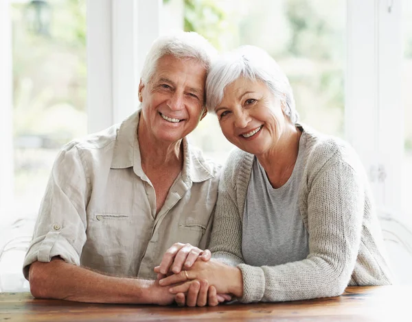 Senior Happy Couple Portrait Holding Hands Love Romance Embrace Relationship — Stock Photo, Image