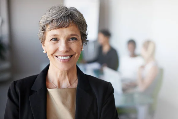 Portret Corporate Volwassen Vrouw Met Geluk Ontmoeting Management Met Vaardigheden — Stockfoto