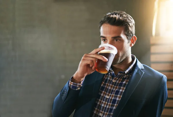 Geschäftsmann Pub Bier Trinken Und Entspannen Gesellige Zeit Oder Veranstaltung — Stockfoto