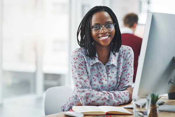 Love Job Can You Tell Young Businesswoman Using Computer Her — Stock Photo, Image