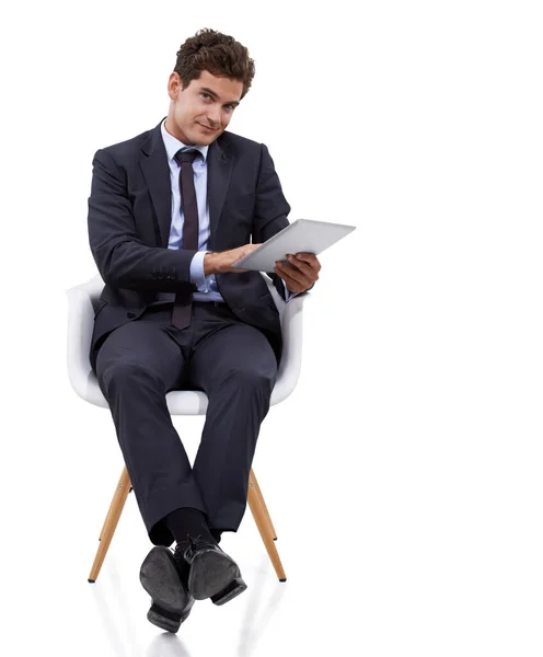 Κρατάω Σημειώσεις Ψηφιακά Ένας Νεαρός Επιχειρηματίας Που Κάθεται Στην Καρέκλα — Φωτογραφία Αρχείου