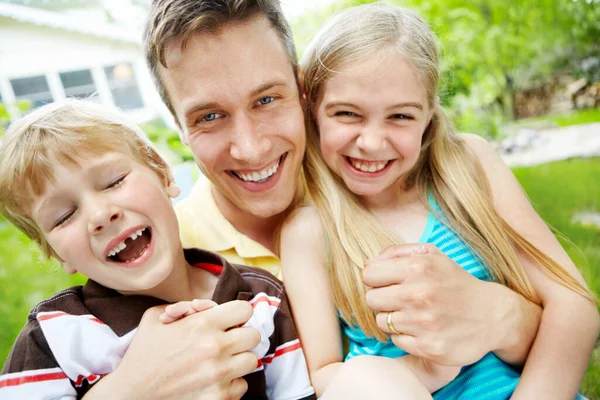 Hell Always Them Handsome Young Father Holding His Two Children — Stock Photo, Image