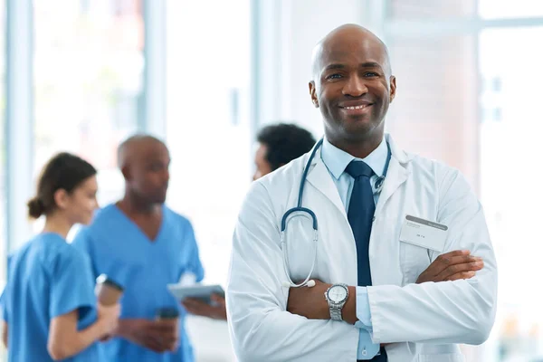 Homem Líder Retrato Médico Hospital Saúde Clínica Com Enfermeiros Especialistas — Fotografia de Stock