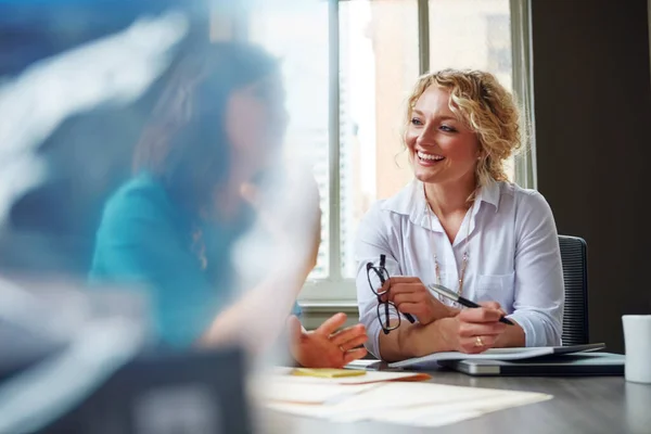 Coworkers Great Connection Two Businesswomen Having Meeting Together Office — Stock Photo, Image