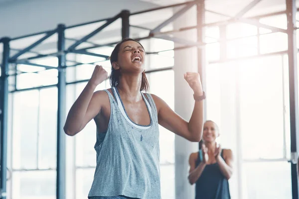 Fitness Uitdaging Vrouw Met Prestatie Feest Oefening Met Balans Vrouwelijke — Stockfoto
