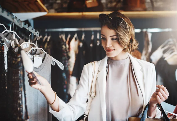 Shopping Mode Und Frau Mit Einem Verkauf Boutique Und Discount — Stockfoto