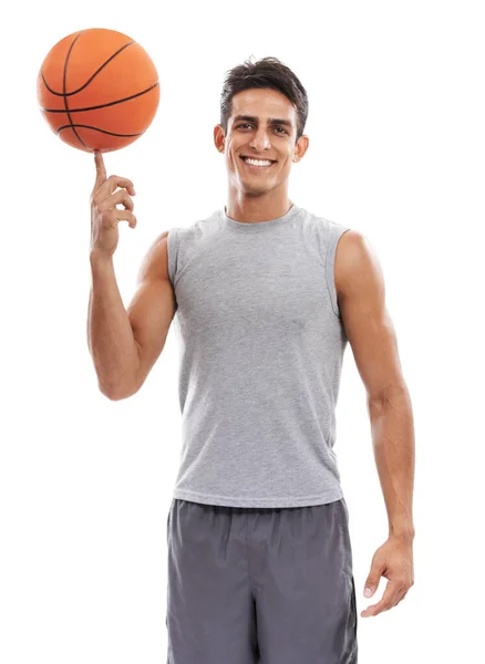 球踢得真漂亮 一个英俊的年轻运动员的画像 一边微笑 一边用一个手指平衡篮筐和白色的背景 — 图库照片