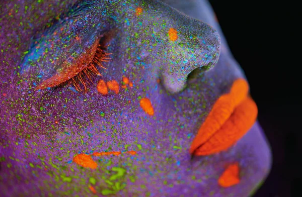 Neonfarbe Schönheit Und Frauengesicht Nahaufnahme Mit Dunklem Hintergrund Und Kreativer — Stockfoto