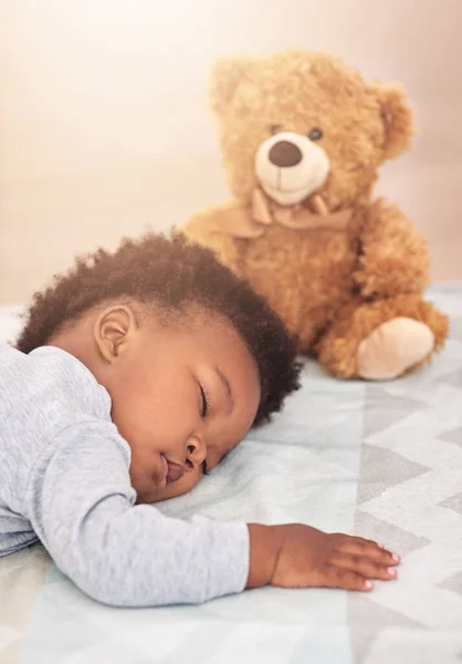 Slapen Teddybeer Dromen Met Baby Slaapkamer Voor Zorgeloosheid Ontwikkeling Onschuld — Stockfoto