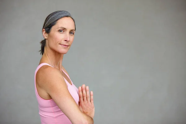 Yoga Potret Dan Wanita Tua Dengan Pose Berdoa Kesehatan Studio — Stok Foto