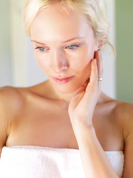 Relax Shower Skincare Woman Bathroom Thinking Beauty Aging Wellness Spa — Foto de Stock