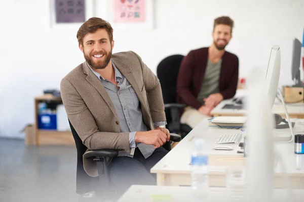 Fazer Dos Negócios Caso Positivo Dois Profissionais Sexo Masculino Sorrindo — Fotografia de Stock