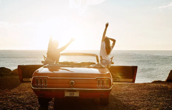 Happiness Found Open Road Two Happy Young Women Enjoying Summers — Stock Photo, Image