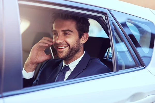 Chamada Telefónica Viagem Homem Negócios Carro Conversando Falando Com Contato — Fotografia de Stock