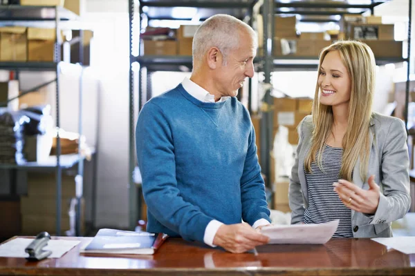 Together Keep Distribution Organzied Two Managers Looking Paperwork Warehouse Floor — Stock Photo, Image