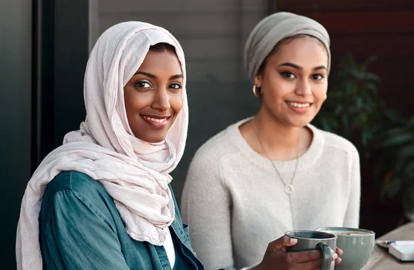 Vrienden Portret Moslim Met Vrouwen Café Voor Drank Eten Gezelligheid — Stockfoto